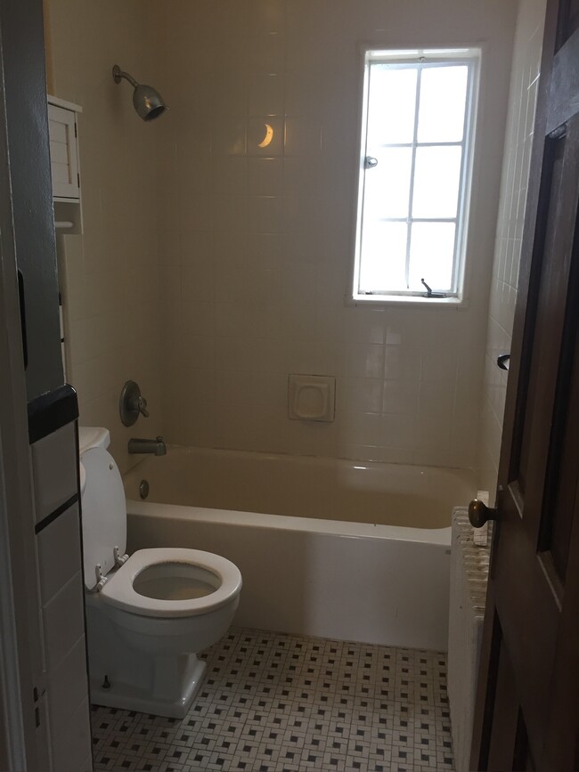 Bathroom on level with bedrooms - 836 20th St S