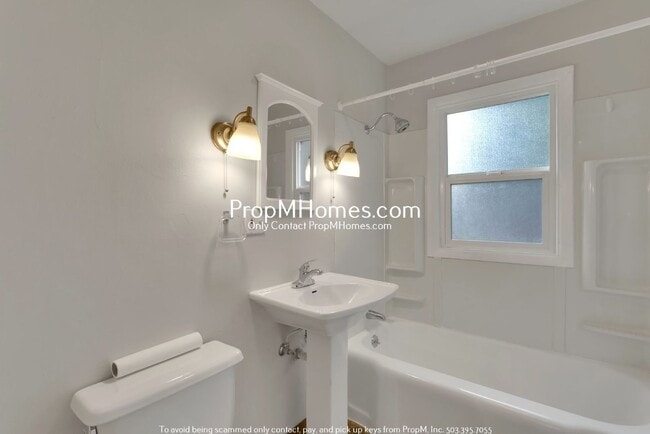 Building Photo - Charming Portsmouth Gem! W/D Included!