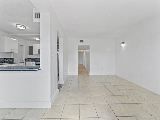 Building Photo - 9100 SW 95th Ave