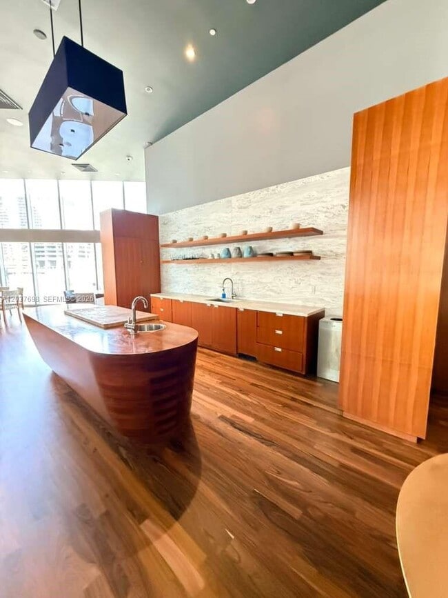 Building Photo - 1300 Brickell Bay Dr