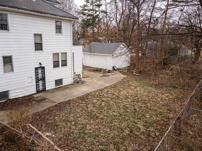 Building Photo - 3 Bedroom - 1 Bath - $1,295