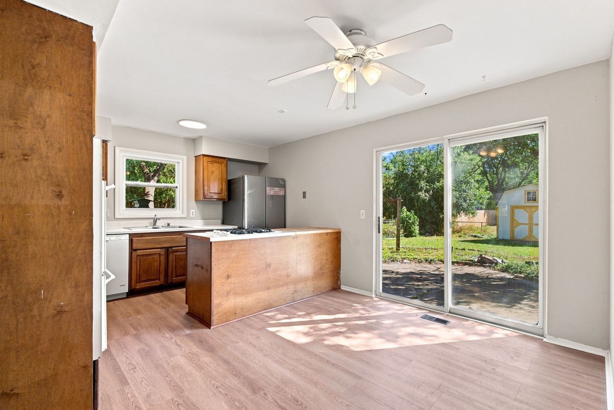 Building Photo - 4856 Danbury Dr