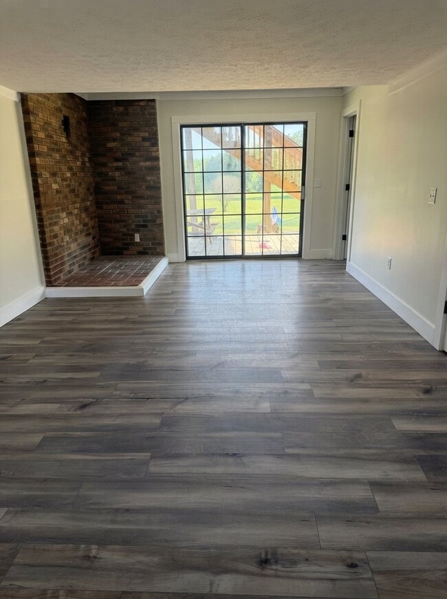 Building Photo - 346 Valley View Dr