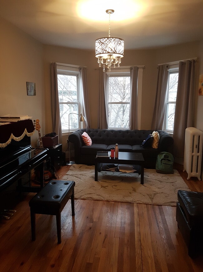 Building Photo - 69 Standish St