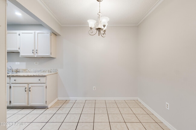 Building Photo - 200 Lodge Dr