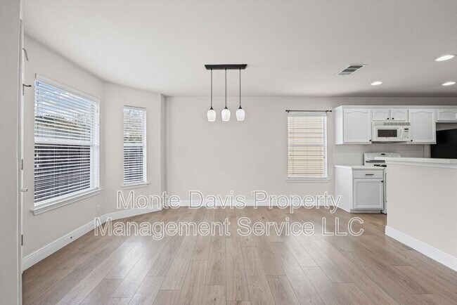 Building Photo - 336 Celery Loop