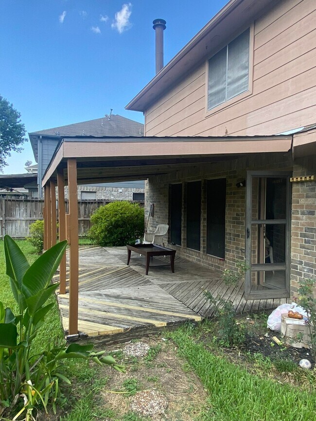 Building Photo - 8915 Weyburn Grove Dr