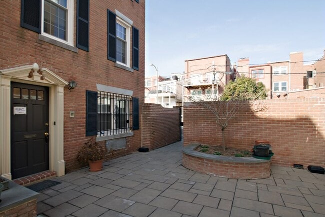 Building Photo - 1821 Biltmore St NW