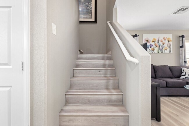 Building Photo - Cozy Furnished 3bed 3bath l Near Southern Highlands