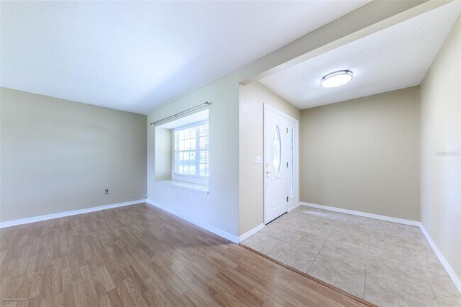 Building Photo - 2498 Abscott St