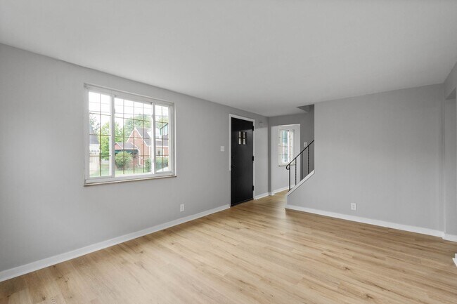 Building Photo - MOVE IN SPECIAL! SCORE HALF OFF 1ST MONTH'...