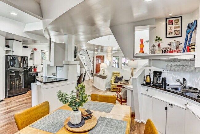 Building Photo - Design on Duffy