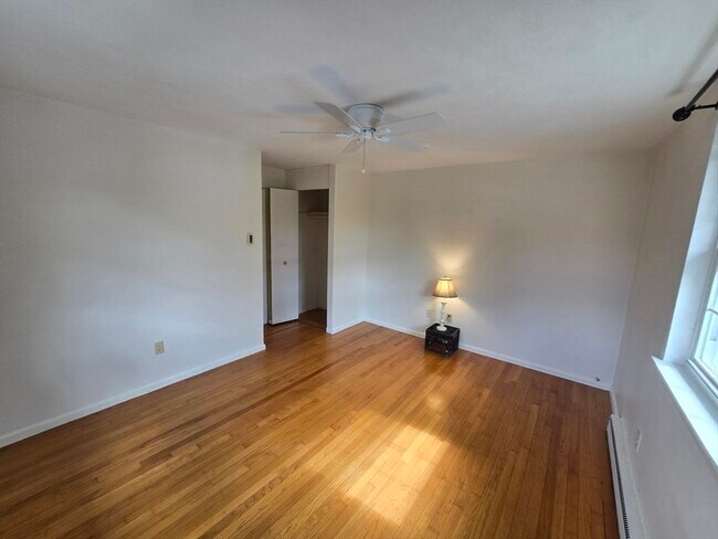 Building Photo - 5 Colonial Village Dr