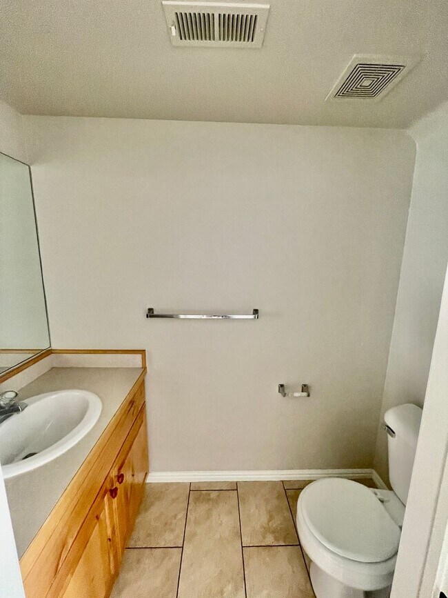 Building Photo - Affordable Two-Bedroom Townhome in Lexington Hills