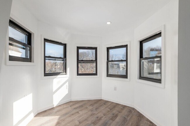 Building Photo - 84 N Allen St