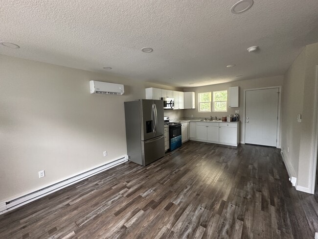 Building Photo - 512 Collins Ave