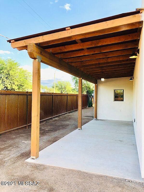 Building Photo - 1102 W Erie St