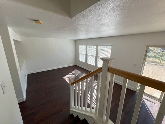 Building Photo - North Valley Four Bedroom Home
