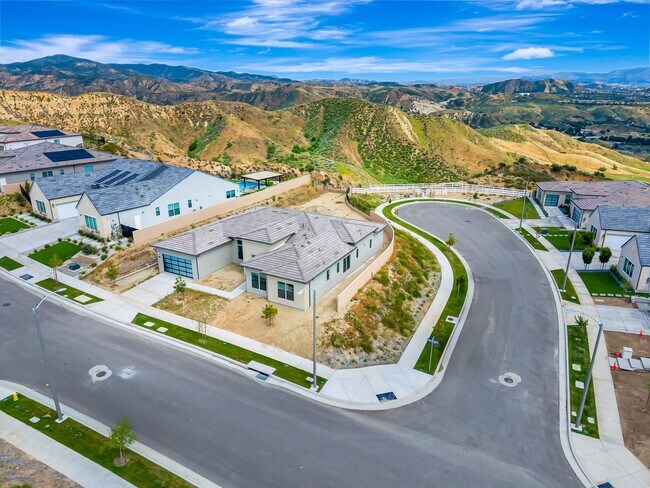 Building Photo - 30000 N Camino los Robles