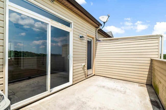 Building Photo - 1424 Trafalgar Ln