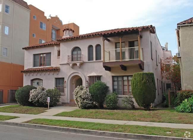 Building Photo - 335 S Cloverdale Ave