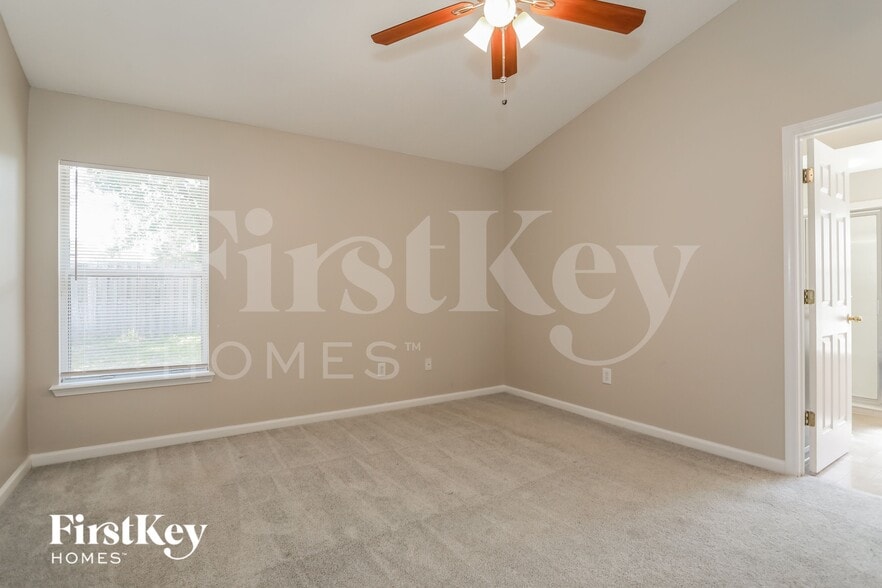 Building Photo - 2424 Willowbend Dr