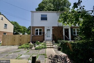 Building Photo - 5715 Fenwick Dr