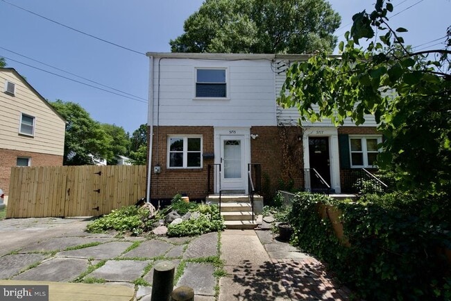 Primary Photo - 5715 Fenwick Dr