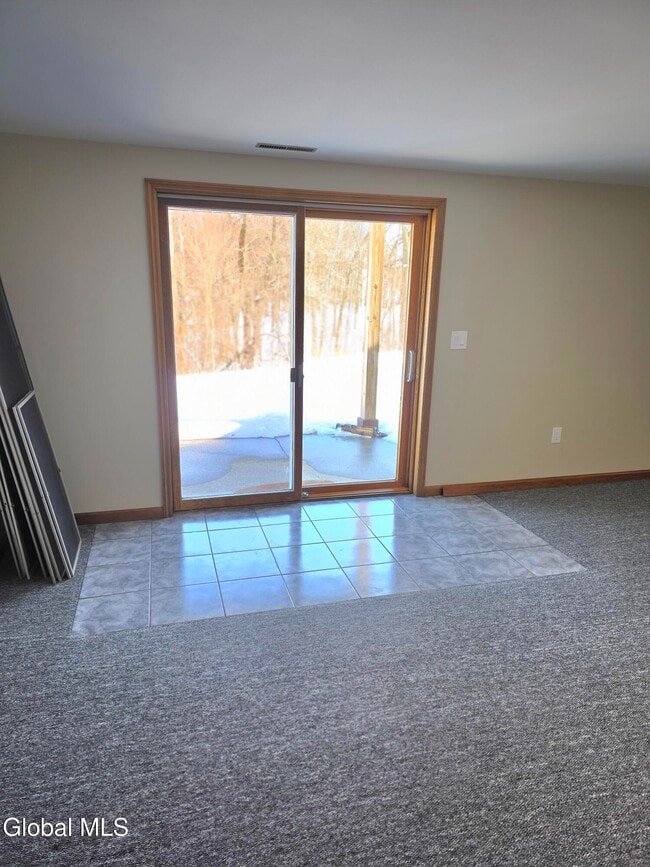 Building Photo - 7 Pineview Ct