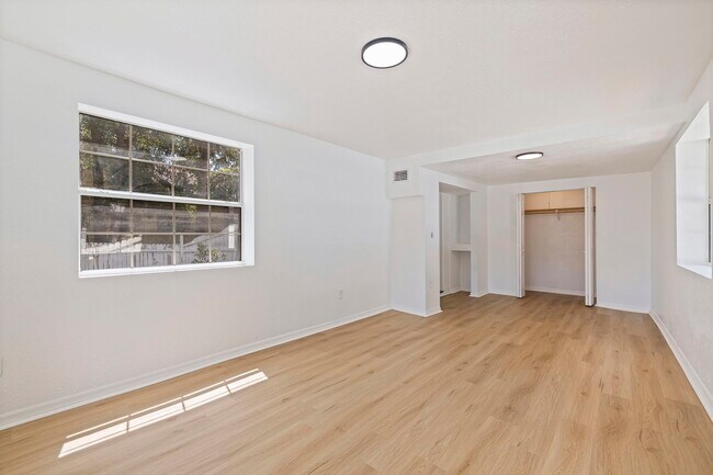 Building Photo - 2710 22nd Ave S