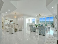 Building Photo - 411 N New River Dr E