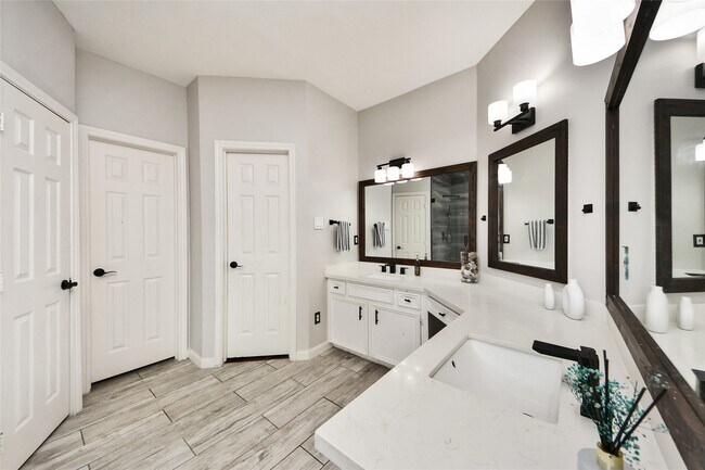 Building Photo - 12307 Lusterleaf Dr