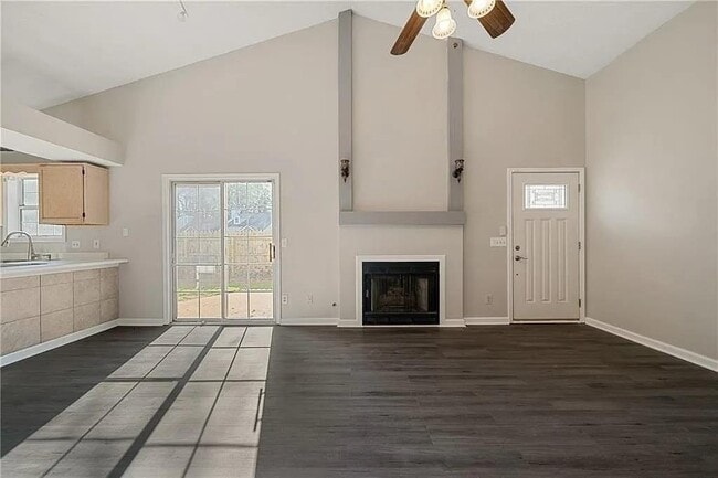 Building Photo - 2025 Brittania Cir