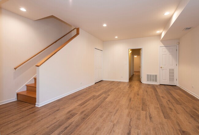 family room LL - 1531 N Paulina St