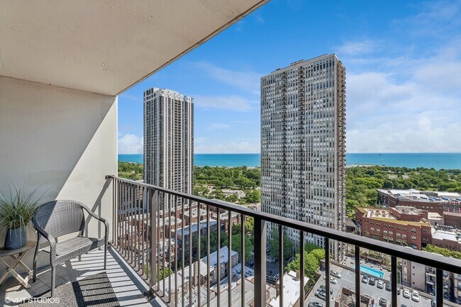 Building Photo - 1636 N Wells St