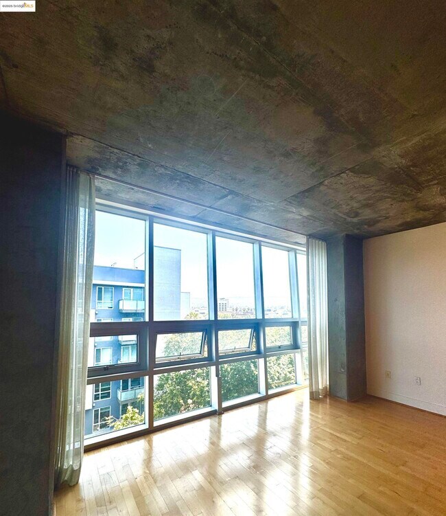 Building Photo - 311 Oak St