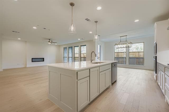 Building Photo - 3529 Kings Ct Dr