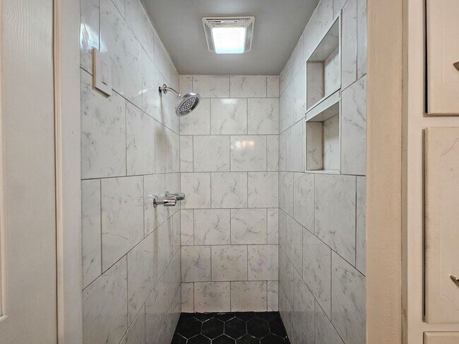 Building Photo - 2301 Zinnia Ct