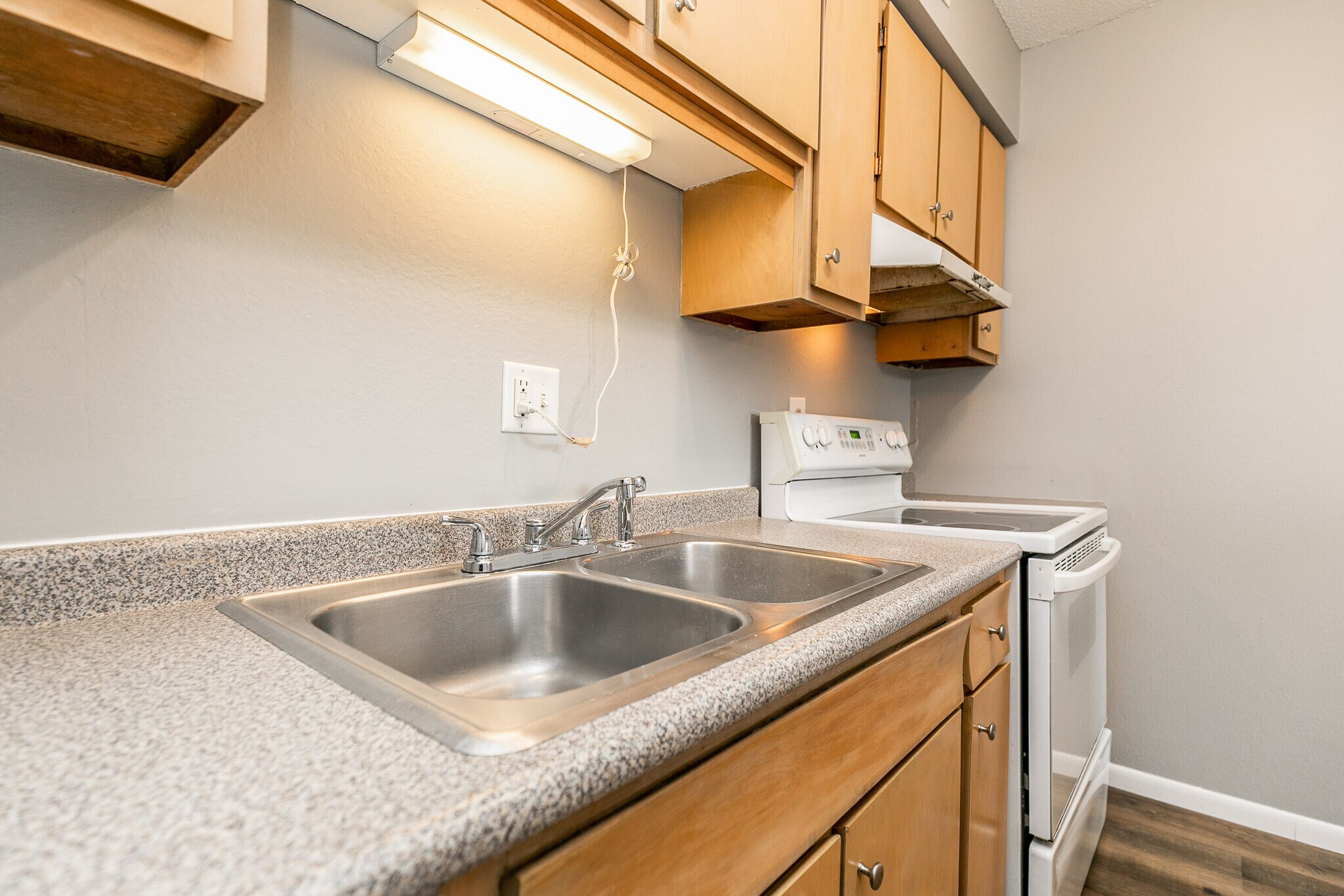Building Photo - 404 21st Avenue Pl