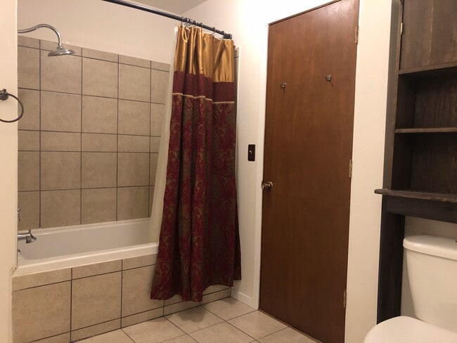 Building Photo - Large 3 Bed, 2 1/2 Bath, 2 Car Garage in North Pole!