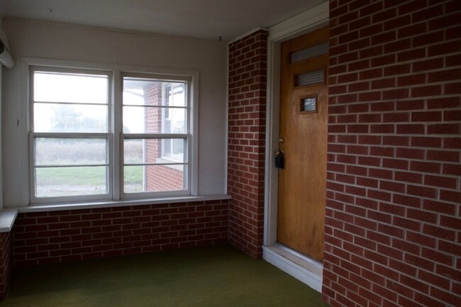 Building Photo - 3 Bedroom House Next To Columbia Regional Airport!