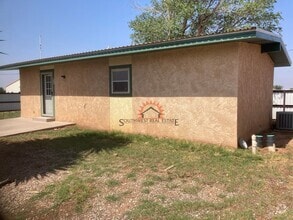 Building Photo - Spacious 1 bedroom 1 bath home.