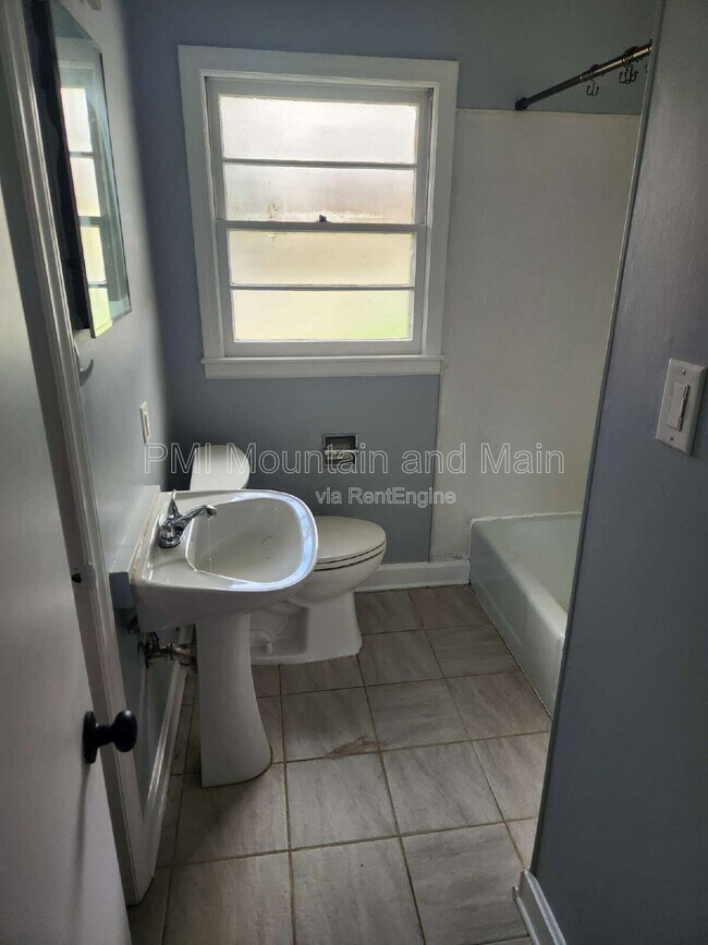 Building Photo - 16 Belvedere Rd