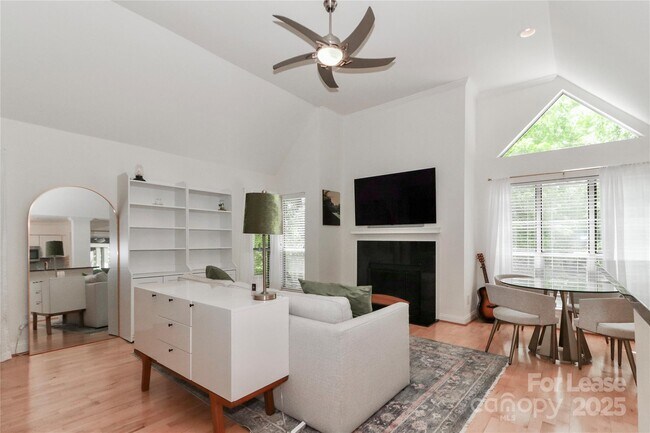 Building Photo - 2508 Cranbrook Ln