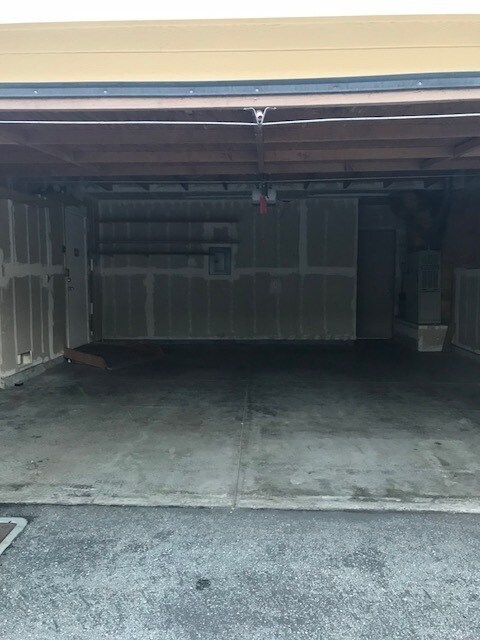 Building Photo - Great 2 Bedroom 2 Bath Condo in Seaside