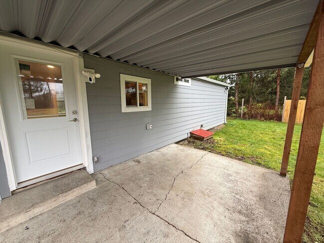 Building Photo - Private remodeled 2 bed home with huge fenced yard in Puyallup for rent now!