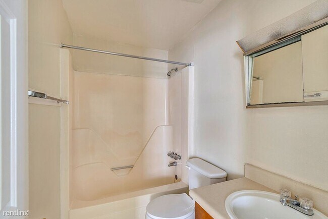 Building Photo - 1 br, 1 bath House - 535 Burgoyne Road #5