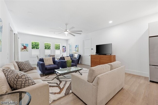 Building Photo - 1232 Royal Palm Dr