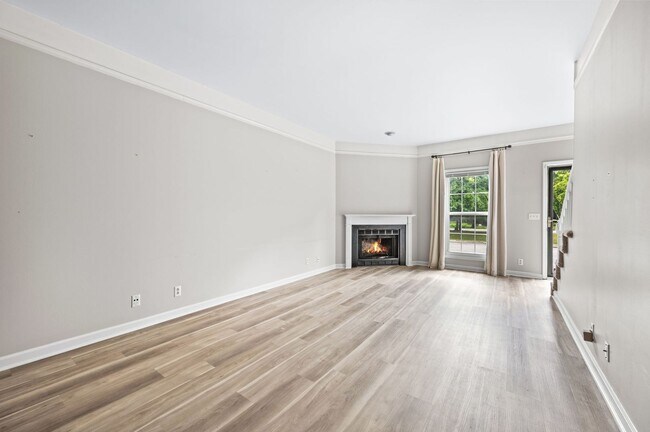 Building Photo - Awesome updated 2BR/1.5BA townhome in Bell...