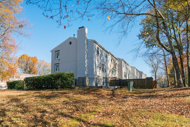 Building Photo - 4339 Cedarlake Ct